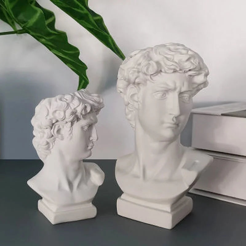 Resin statue pot — close detail