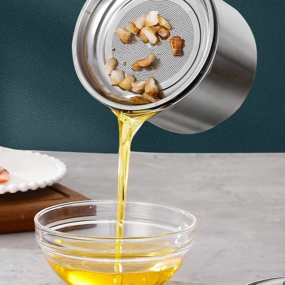 Dust-proof lid and easy-pour spout — detail